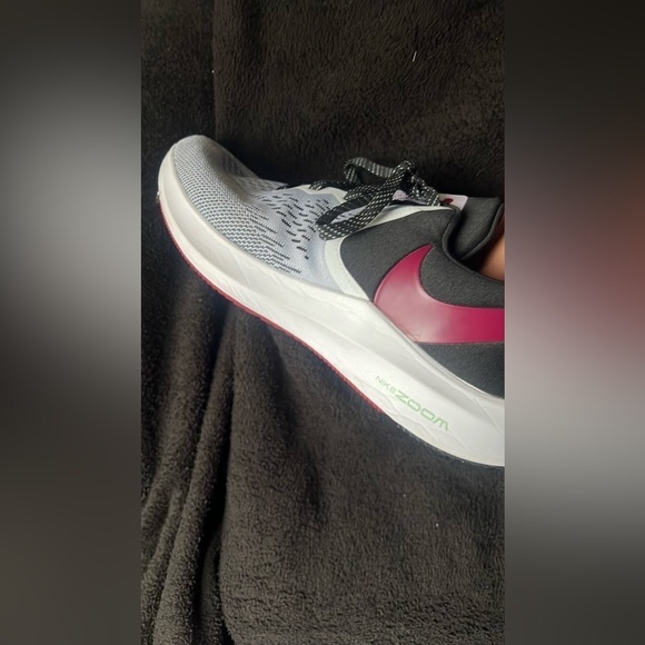 Women's WMNS Zoom Winflo 6 Running Shoe, White Noble Red Black Iced Lilac - Picture 8 of 9